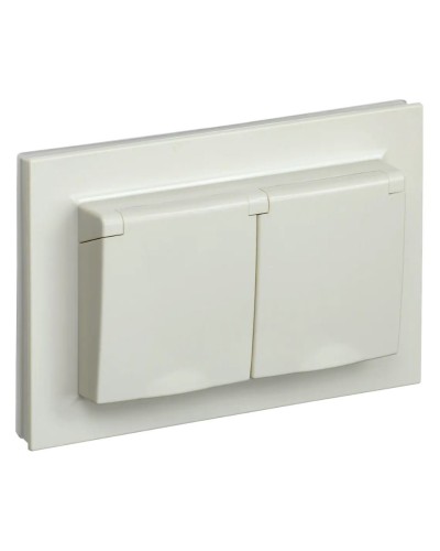 Розетка 2-местная с з/к РСбш12-3-44-БрКр бежевый BRITE (BR-R26-16-44-K10-F). Розетка с заземлением с защитными шторками и крышкой в сборе. IEK во Владивостоке