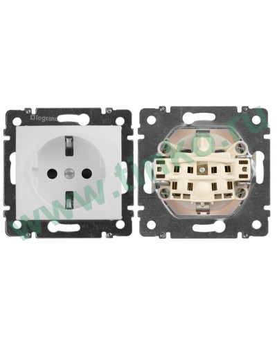 Розетка Valena 2К+3 10/16А, белый (774420). Розетка. LegranD во Владивостоке